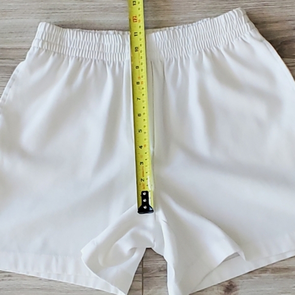 Aritzia Babaton Deakin 5" Shorts, Matte Crepe Texture, Pearl, Small, Like New - Picture 12 of 16